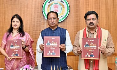 प्रधानमंत्री आवास योजना (ग्रामीण) में ऐतिहासिक उपलब्धि: मुख्यमंत्री श्री विष्णु देव साय ने कॉफी टेबल बुक का किया अनावरण