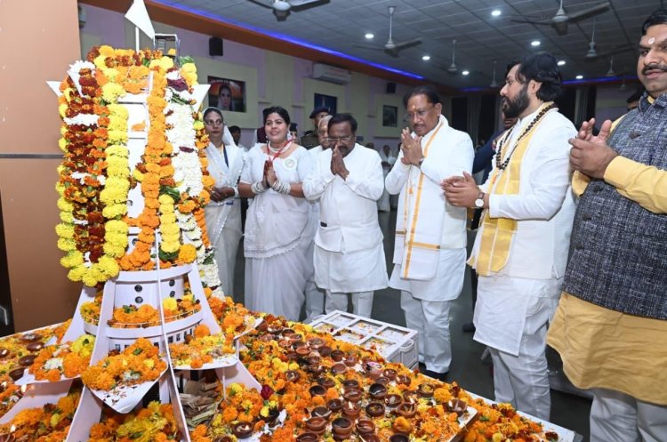 सतनाम भवन सेक्टर-6 भिलाई में आयोजित बाबा गुरु घासीदास जयंती एवं गुरु पर्व कार्यक्रम में शामिल हुए मुख्यमंत्री श्री साय