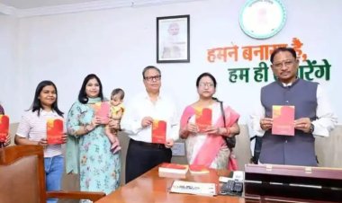 सीएम निवास में साहित्य का सम्मान: 'अंबुबाची' विमोचन के जरिए संवेदनाओं और संस्कृति का संदेश
