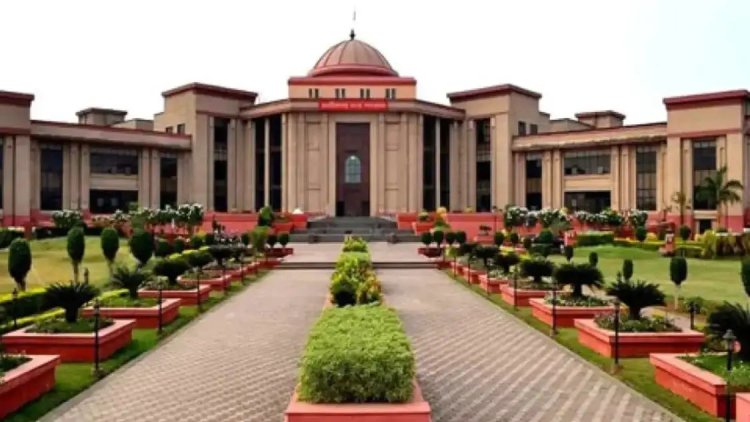 बस्तर यूनिवर्सिटी के दैनिक वेतनभोगियों को राहत : हाईकोर्ट ने 4 माह में निर्णय लेने का दिया आदेश