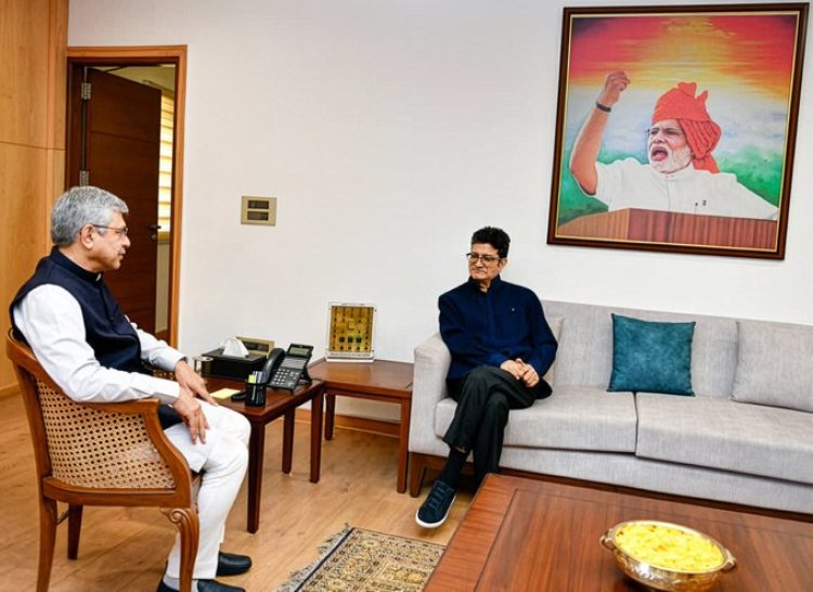 प्रसार भारती के नवनियुक्त अध्यक्ष प्रसून जोशी ने सूचना और प्रसारण मंत्री अश्विनी वैष्णव से मुलाकात की