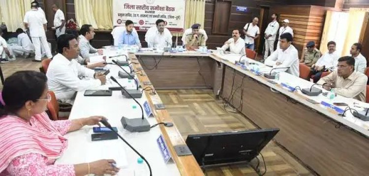 अधिकारी-कर्मचारी अनुशासित और संकल्पित होकर विकसित छत्तीसगढ़ के लिए करें काम: प्रभारी सचिव श्री बोरा'